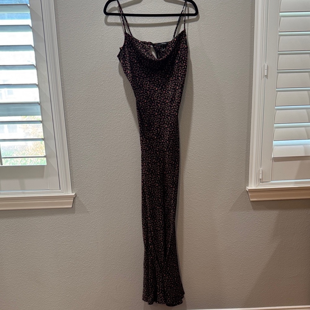 🌸 Stunning Forever 21 Black Maxi Dress w/ Pink Ditsy Floral Design – Size M 🌸